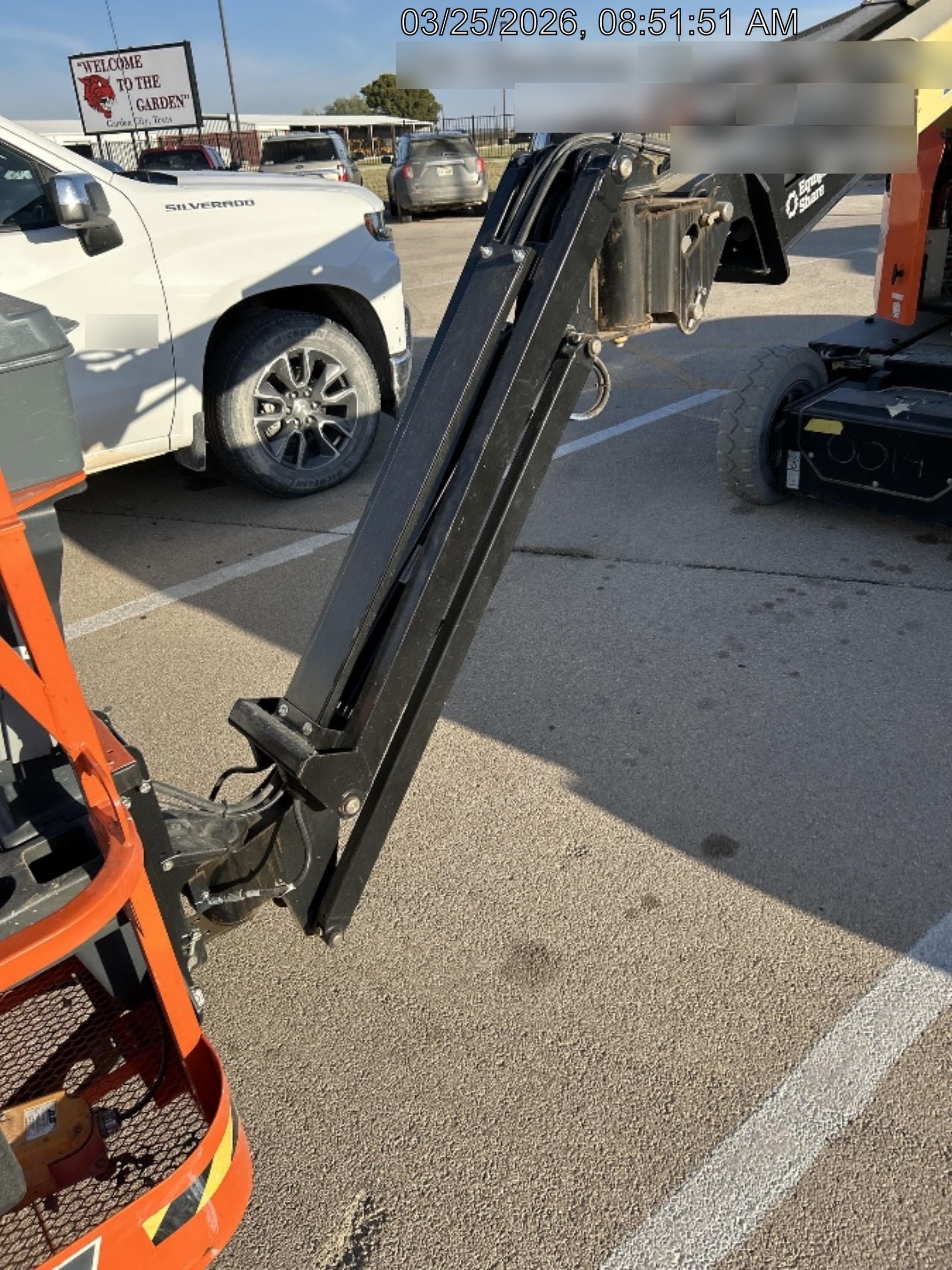 2024 JLG E300AJP