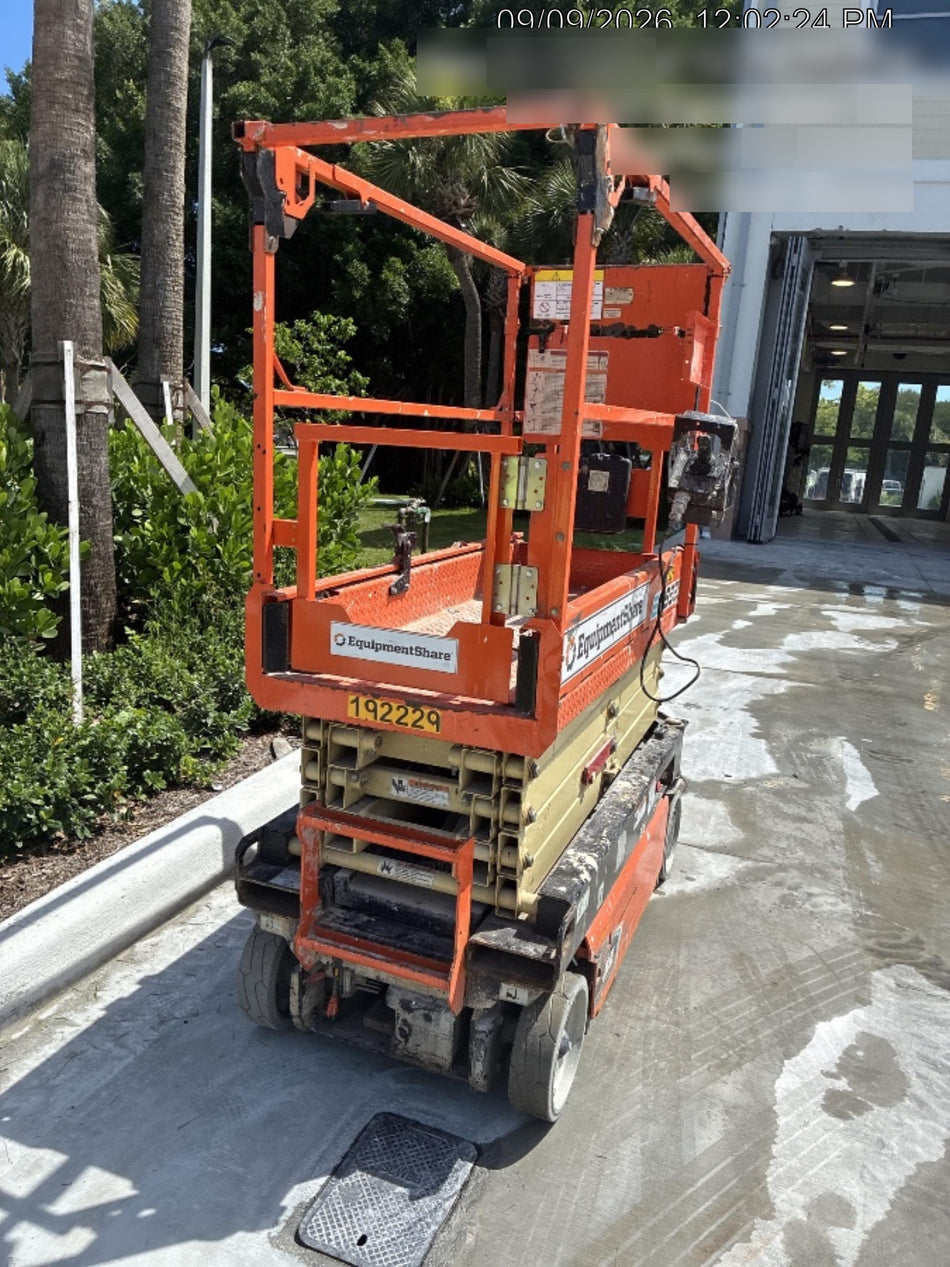 2021 JLG ES1932