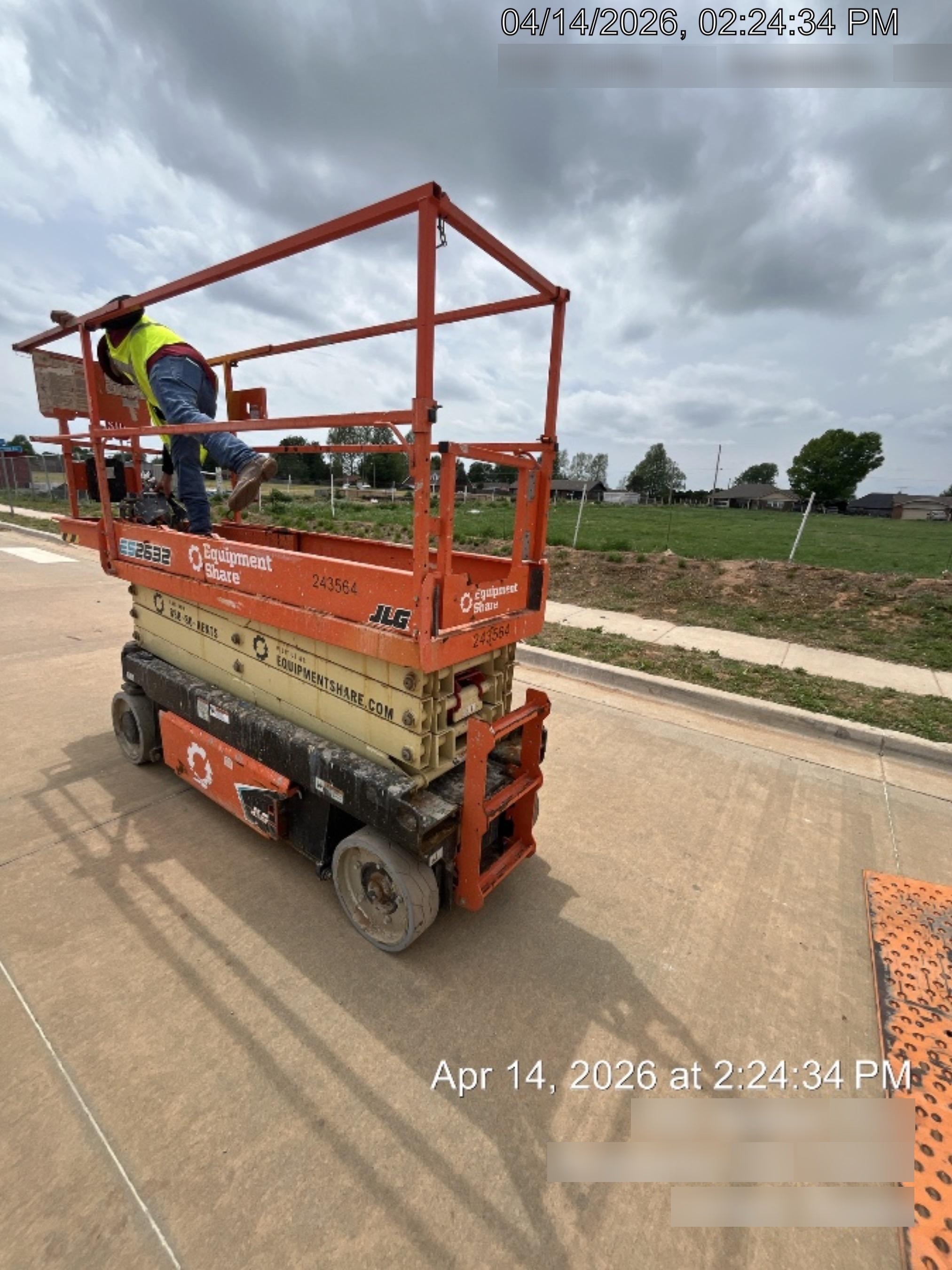 2022 JLG ES2632