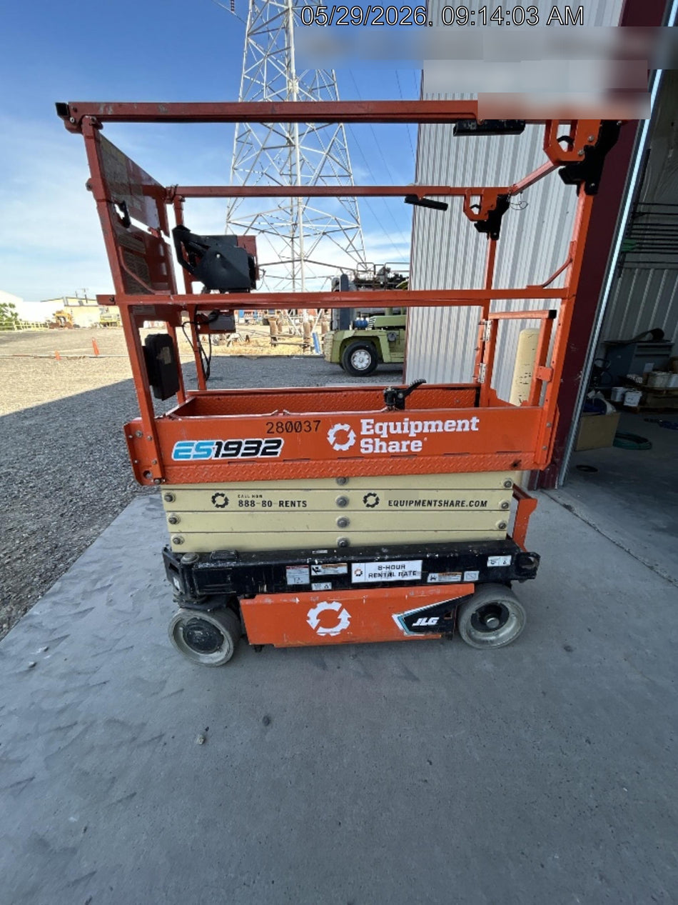 2022 JLG ES1932