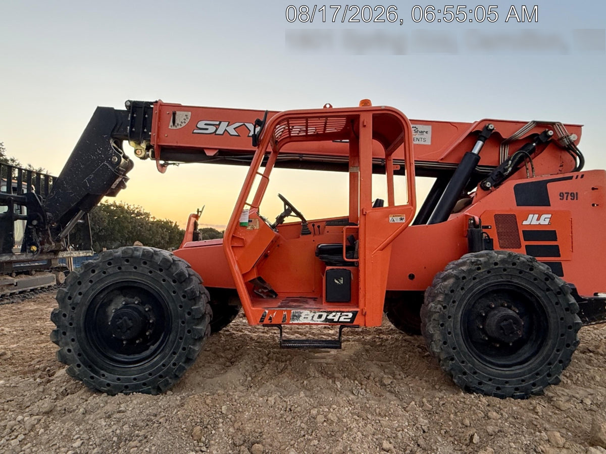 2018 Skytrak 8042 JLG Skytrak 8042, Solid Tires (shipping-Boss), Open ROPS, Beacon and Work Light Package