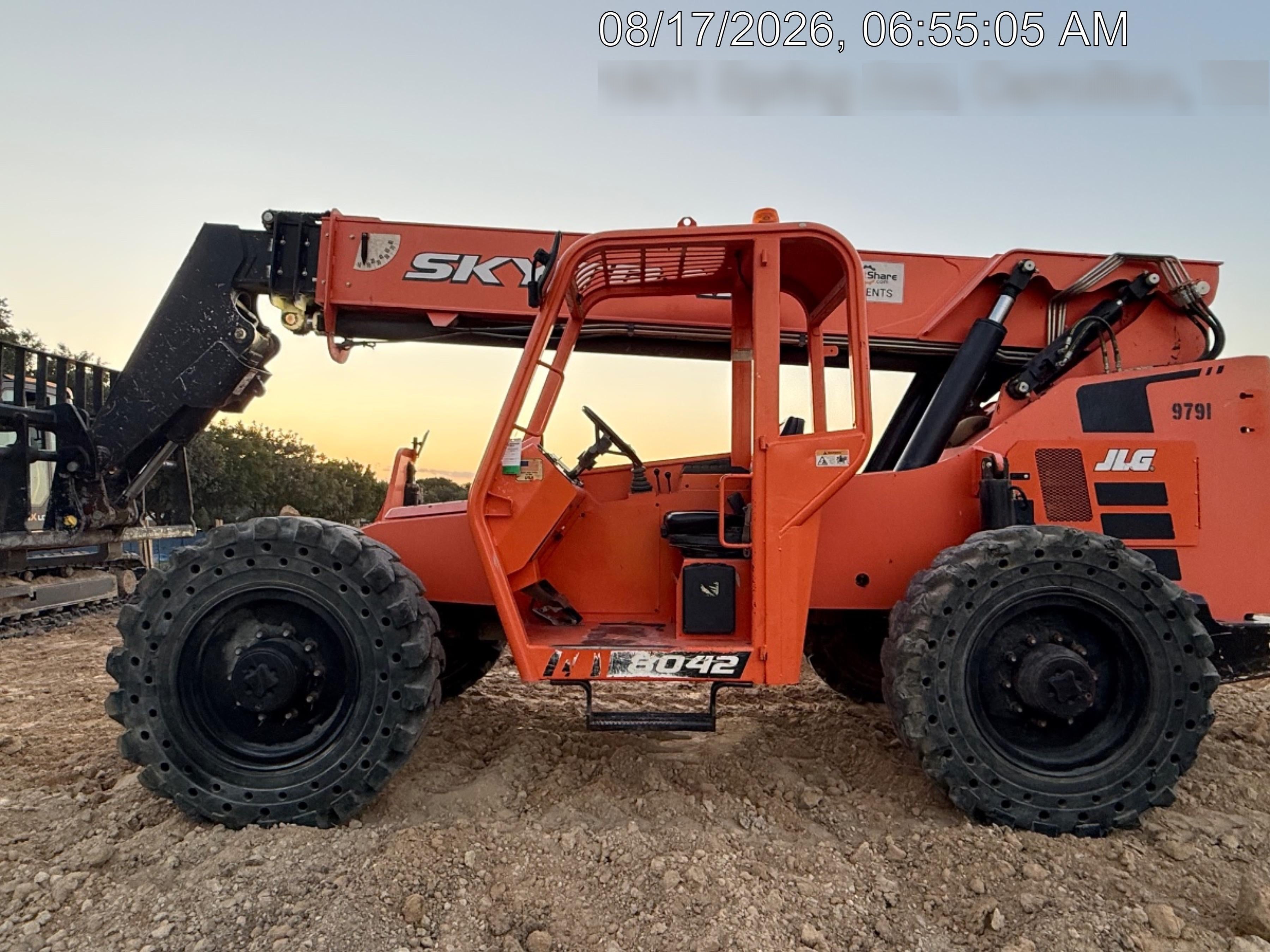 2018 Skytrak 8042 JLG Skytrak 8042, Solid Tires (shipping-Boss), Open ROPS, Beacon and Work Light Package