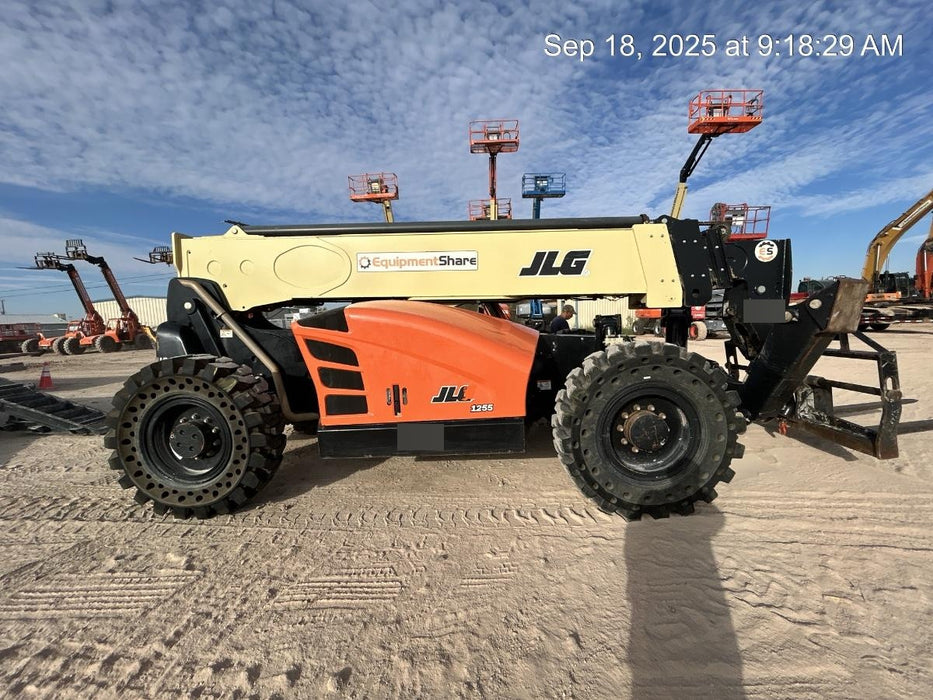 2019 JLG 1255