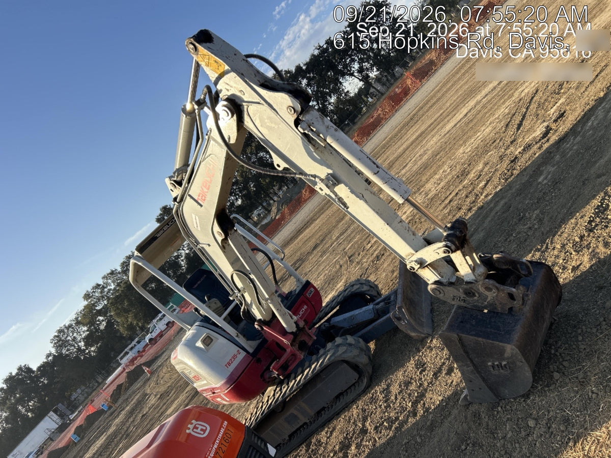 2022 TAKEUCHI TB235-2R