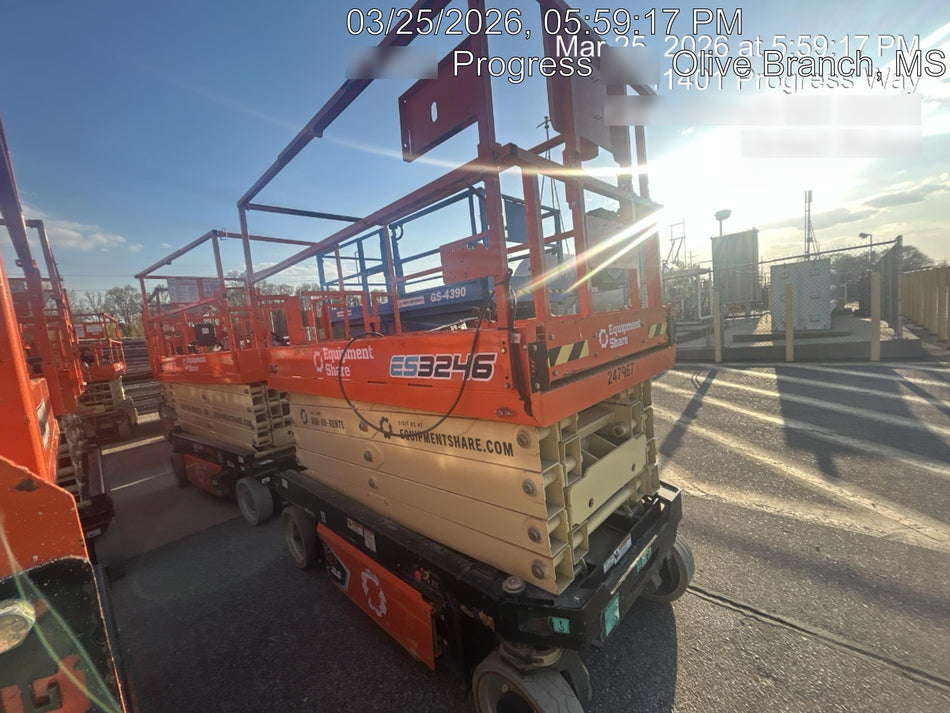 2022 JLG ES3246