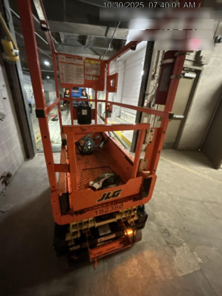 2021 JLG ES1330L