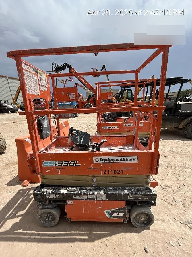2022 JLG ES1330L