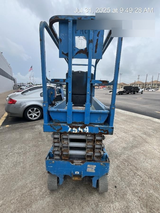 2017 Genie GS-1930 Genie GS-1930 Lift w/Fixed Rail and Chain Entry