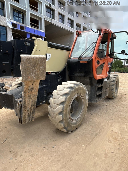 2021 JLG 1075