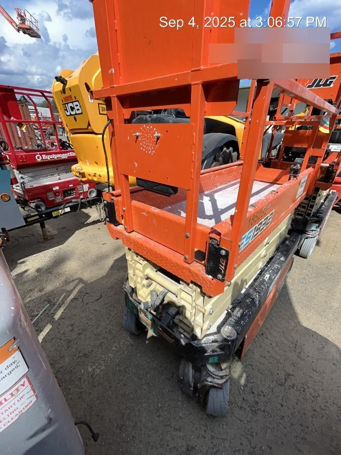 2021 JLG ES1932