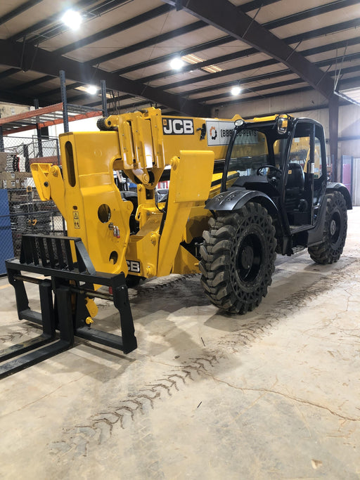 2019 JCB 512-56 Canopy, 109 HP, Solid Tires, STD Worklight, Beacon, Aux Hydraulics, Lifting Eye, Back up Alarm w/66" Carriage/60" Forks