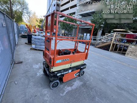 2022 JLG ES1330L