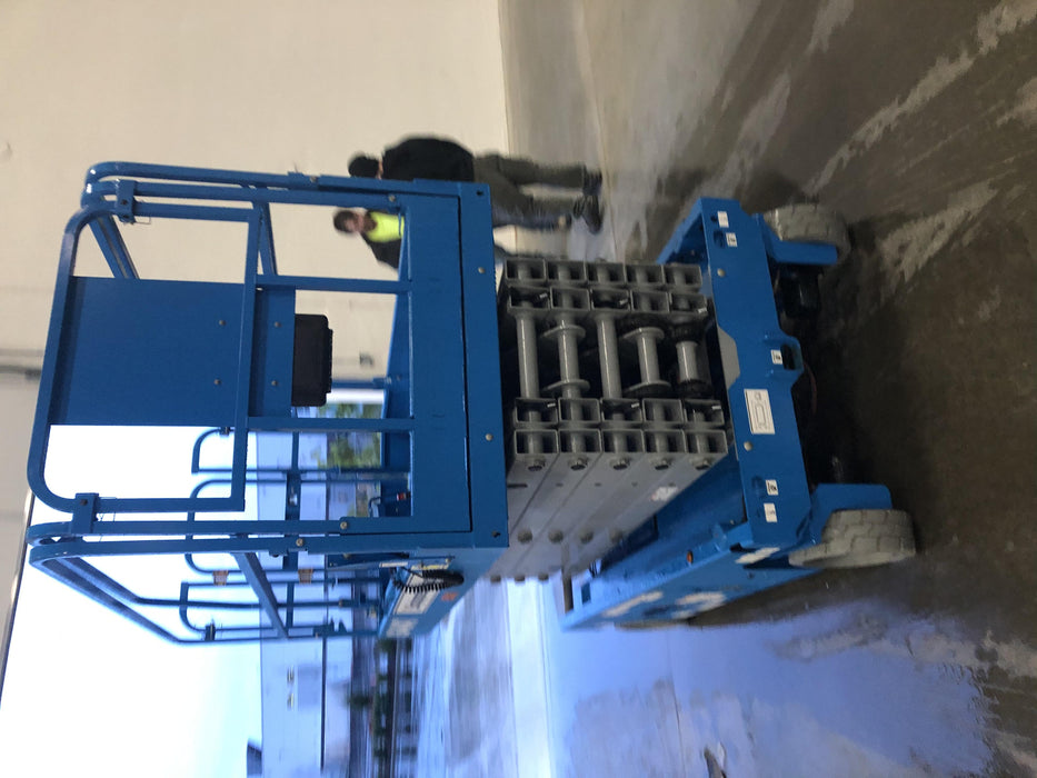 2019 Genie GS-4047 Folding rails with half height swing gate, 800W Inverter
