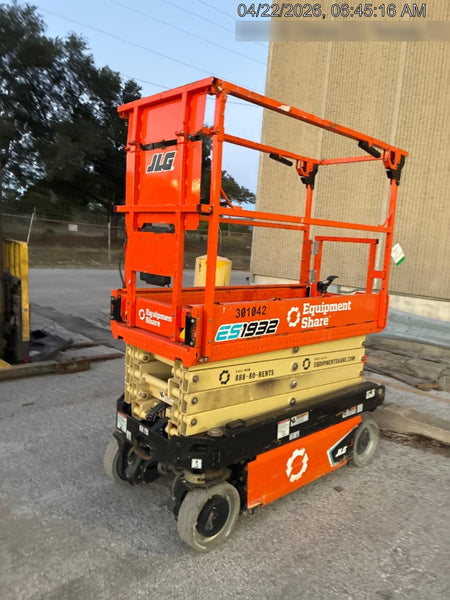 2023 JLG ES1932