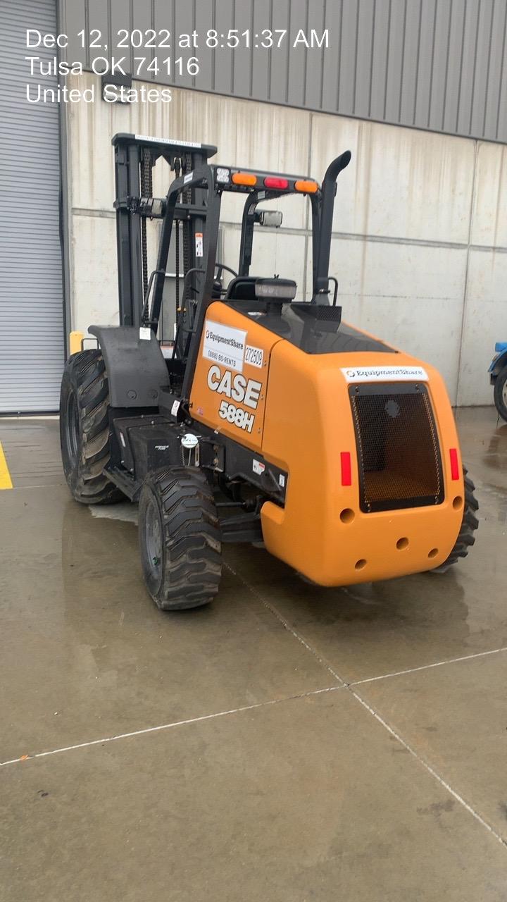 2023 CASE 588H
