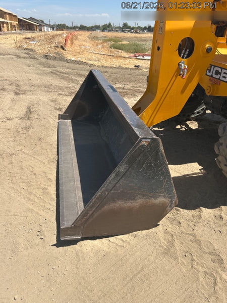 2022 JLG 1001100823