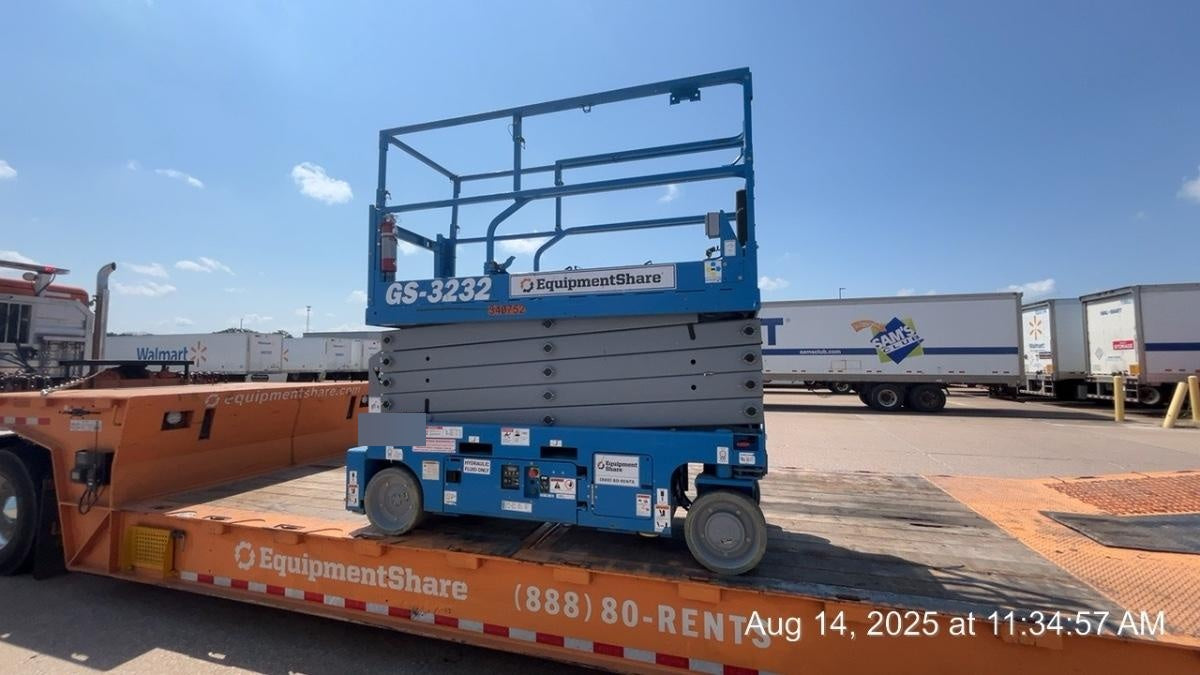 2023 GENIE GS-3232