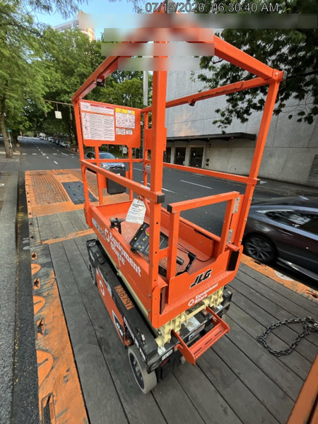 2022 JLG ES1330L