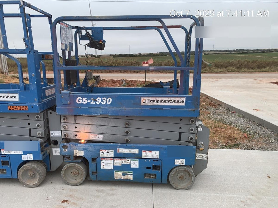 2019 Genie GS-1930 Fixed rails with chain Entry