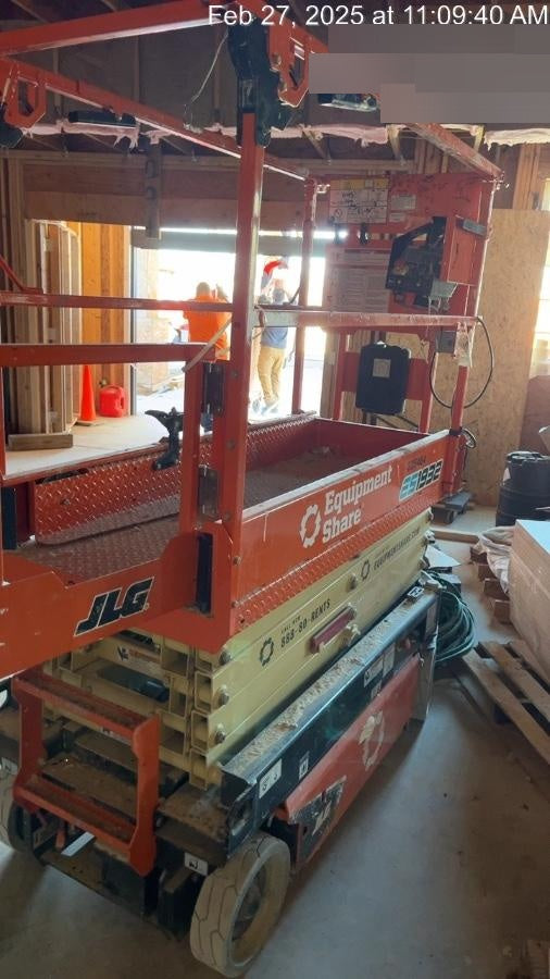 2022 JLG ES1932