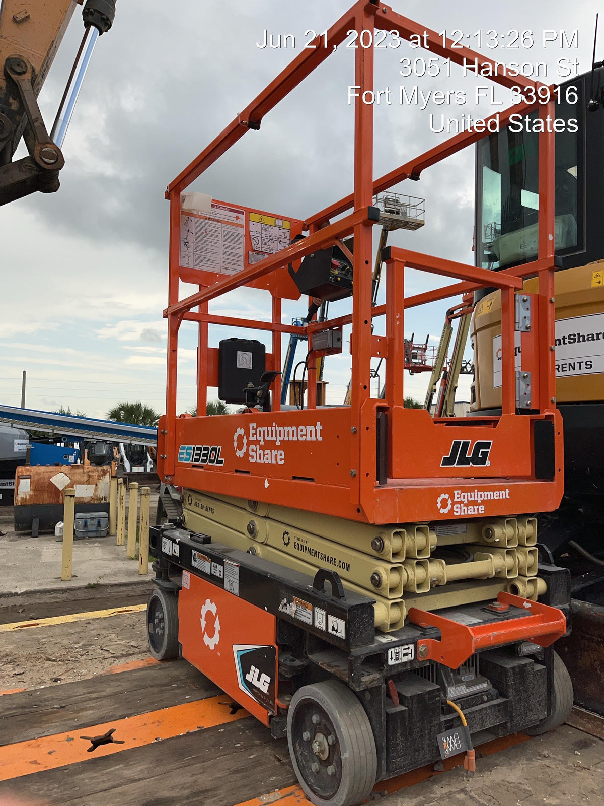 2022 JLG ES1330L