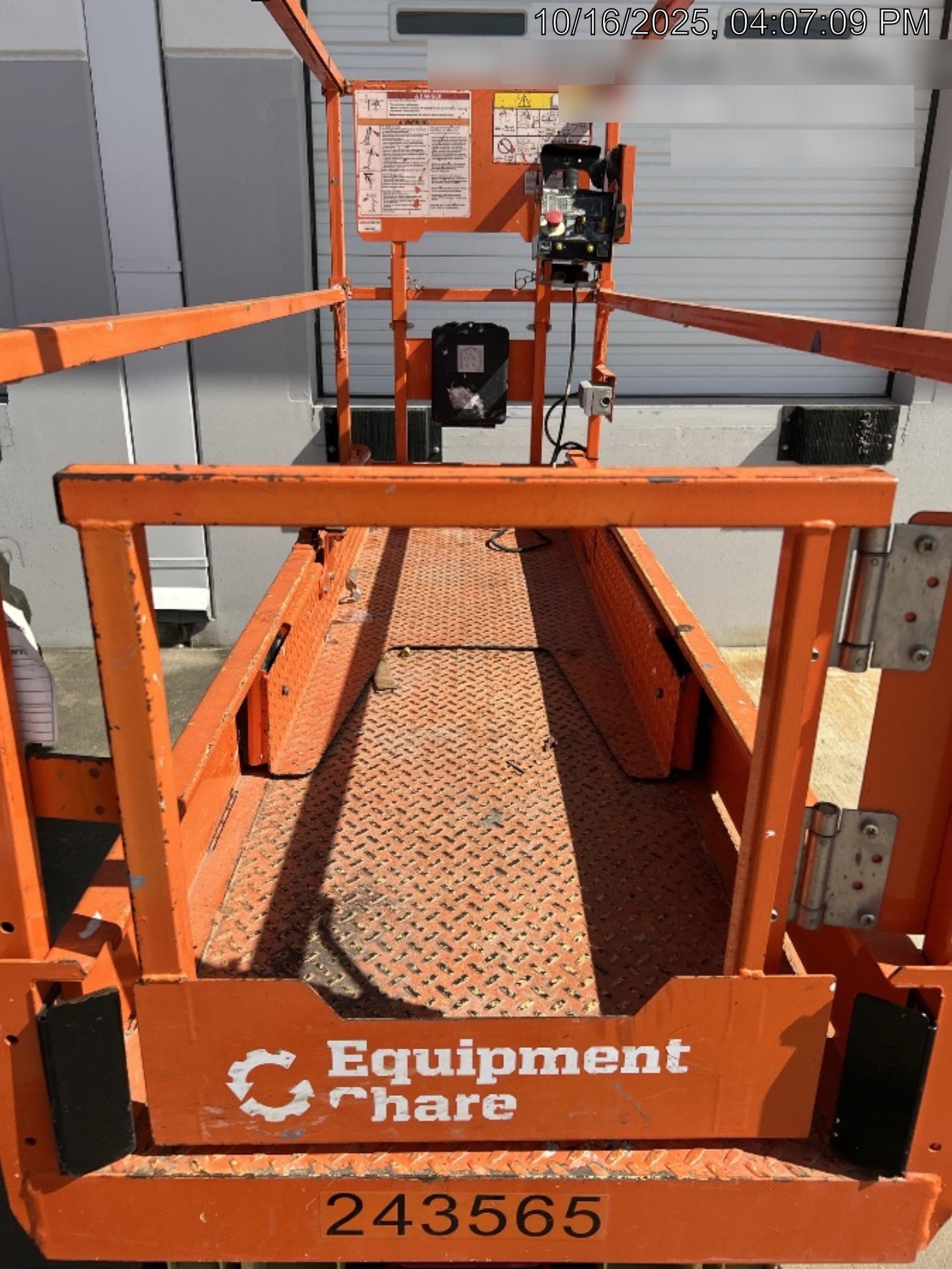 2022 JLG ES2632