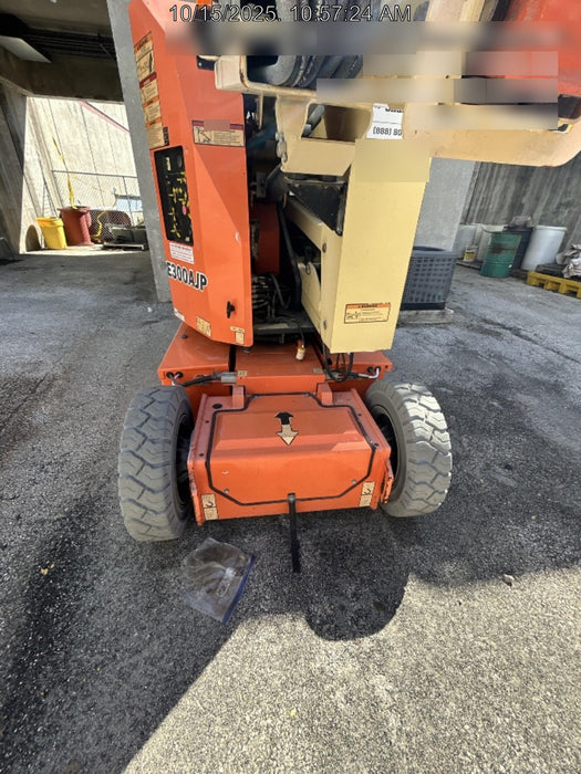 2019 JLG E300AJP