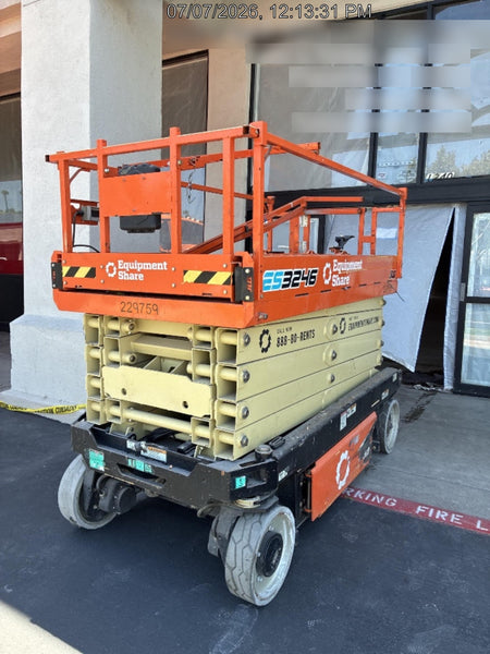 2022 JLG ES3246