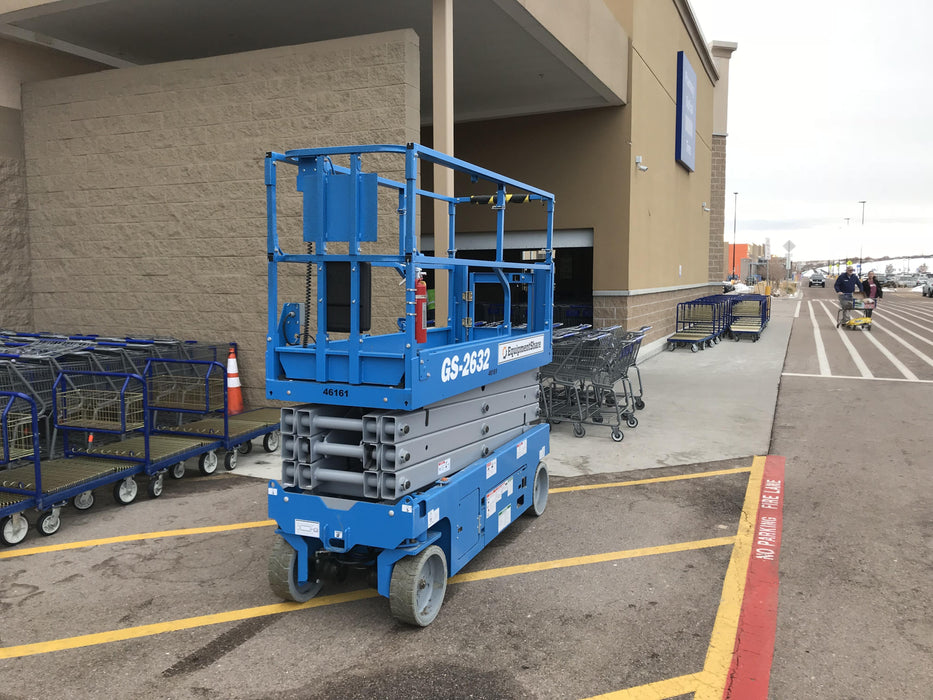2019 Genie GS-2632 Folding rails with half height swing gate