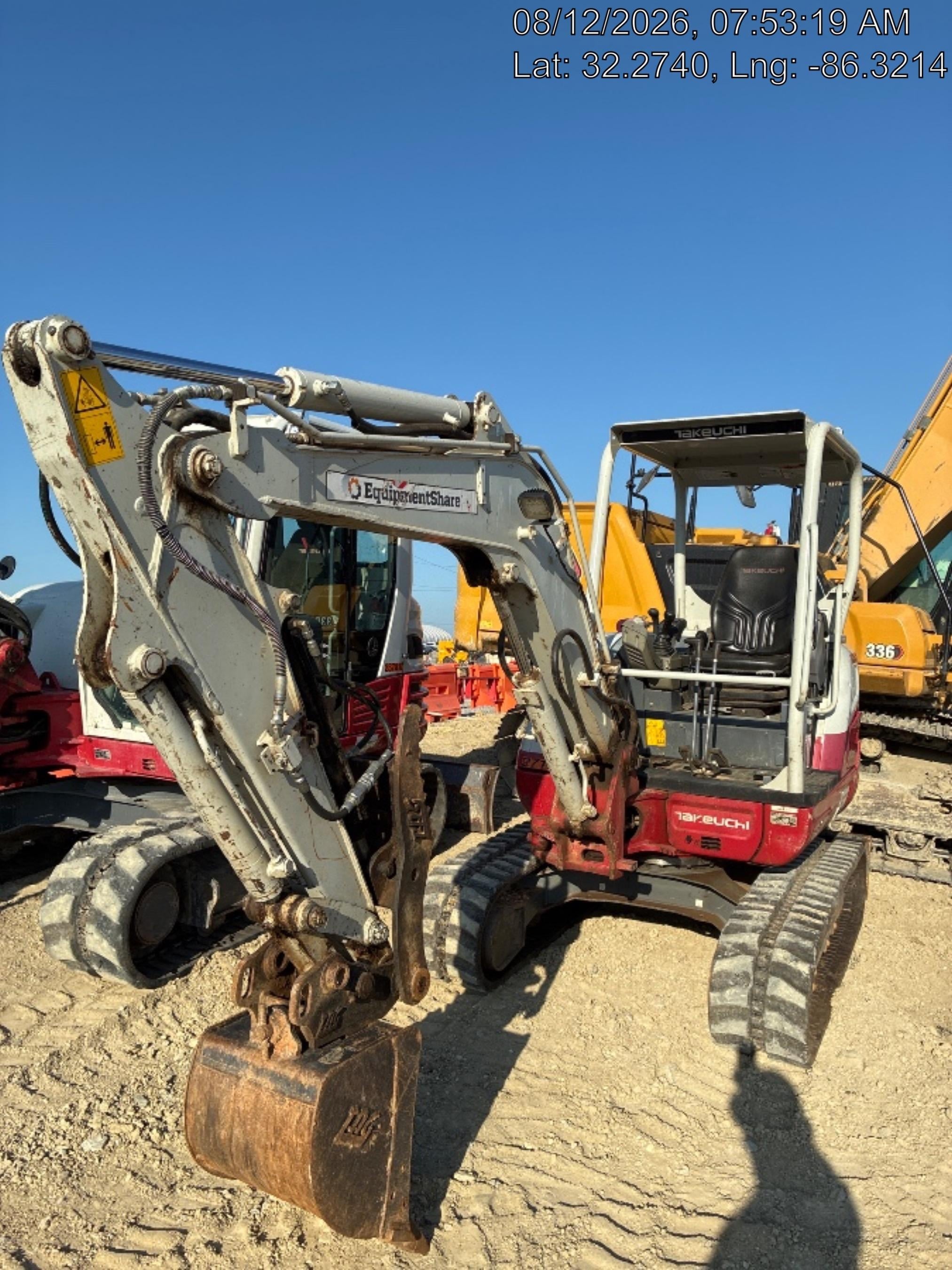 2022 TAKEUCHI TB235-2R