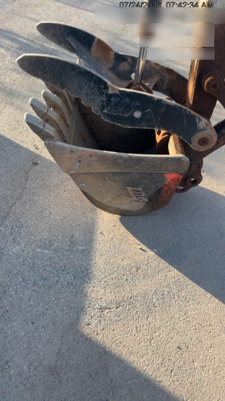 2025 TAKEUCHI 24" Bucket Takeuchi