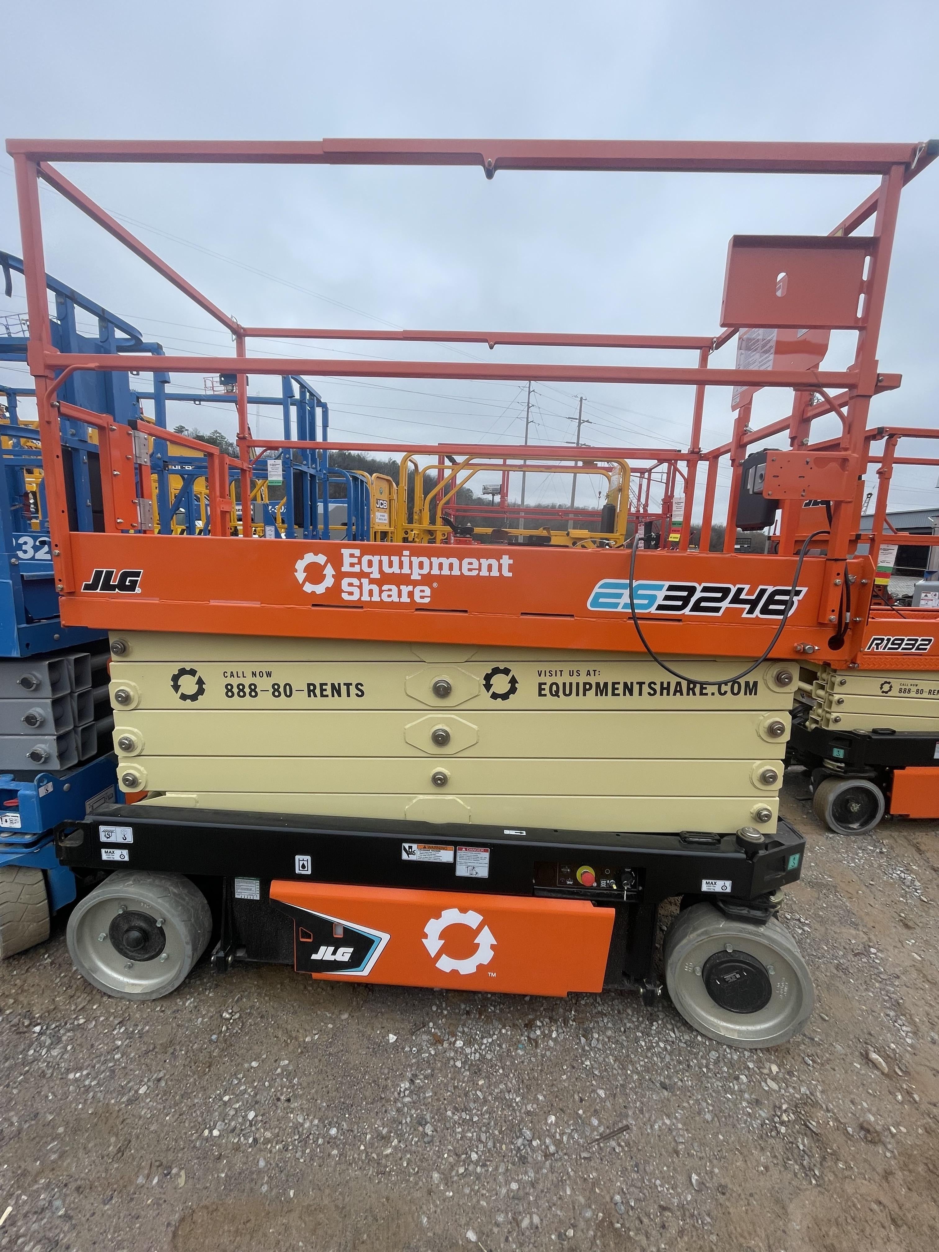 2022 JLG ES3246