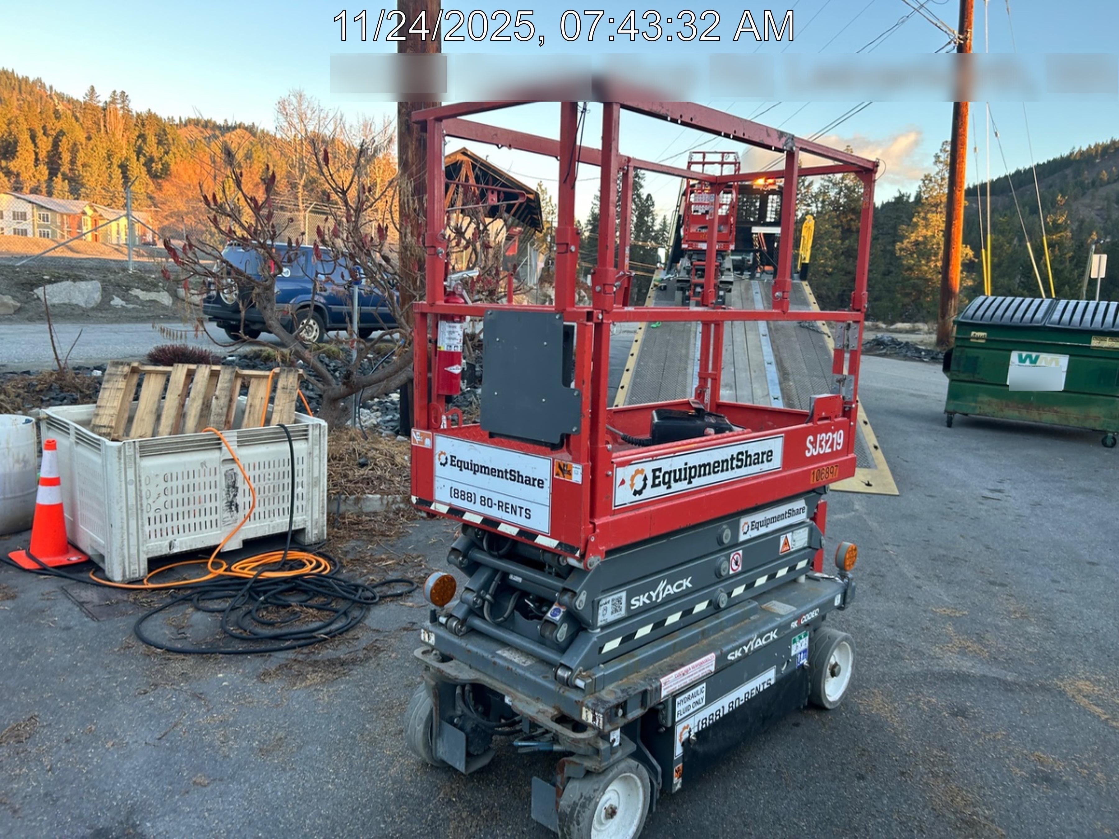 2020 Skyjack SJIII-3219 Solid NM Tires, Half height spring hinged entry gate, Dual Beacons, 800W Inverter