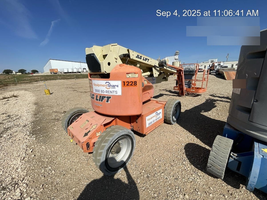 2016 JLG E450AJ