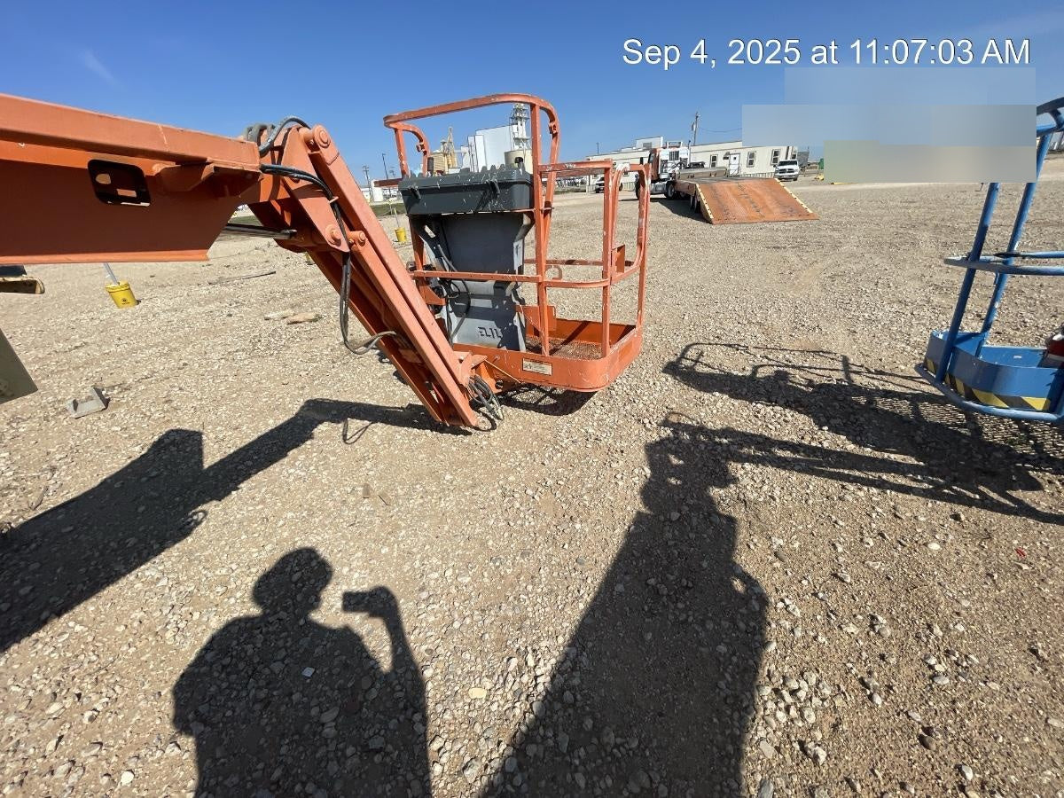 2016 JLG E450AJ