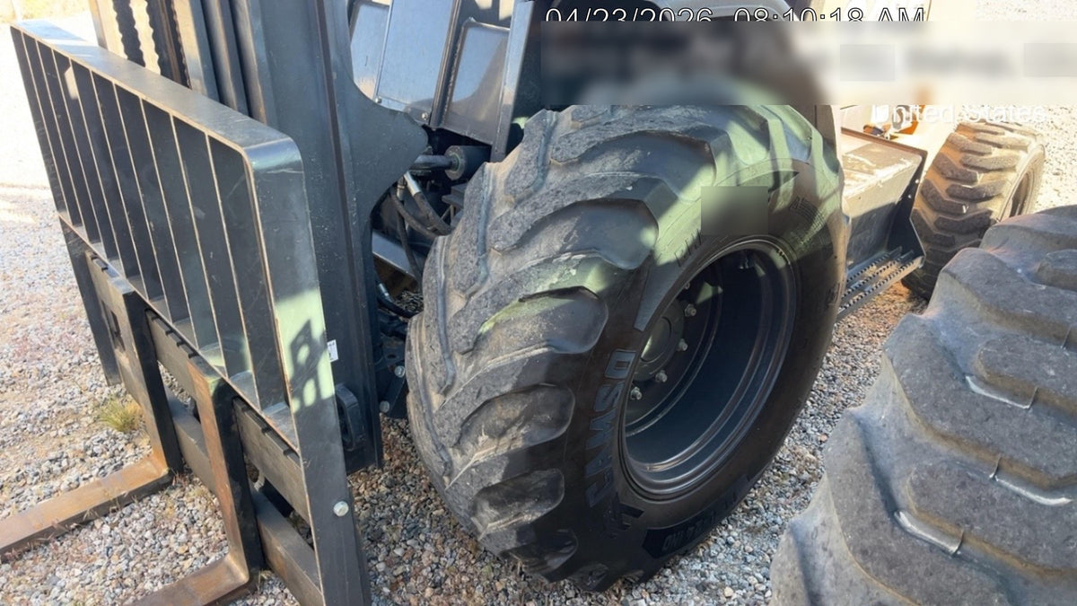 2023 CASE 588H