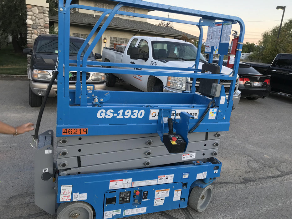 2019 Genie GS-1930 Fixed rails with chain Entry