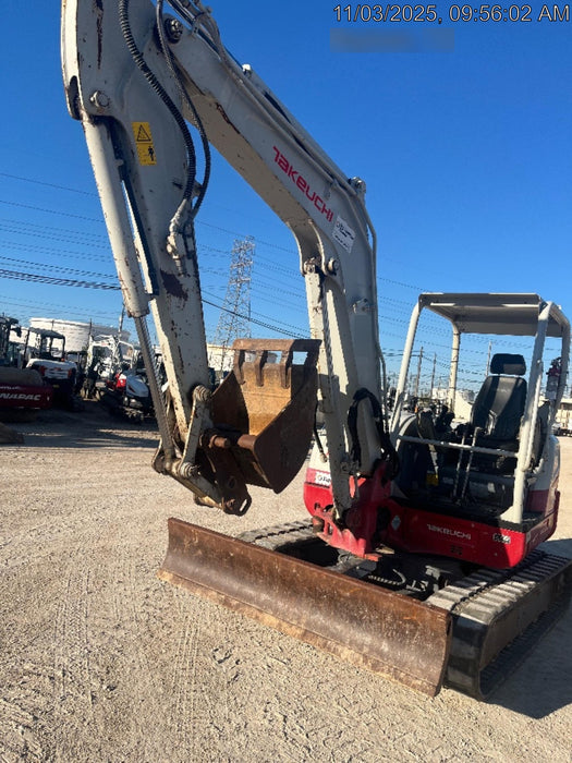 2019 Takeuchi TB260 Canopy, Standard Blade, Auxiliary hydraulics w/Manual QC, Hydraulic thumb, 12" ,18", 24" Bucket