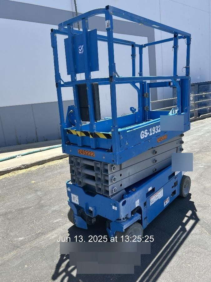 2022 GENIE GS-1932