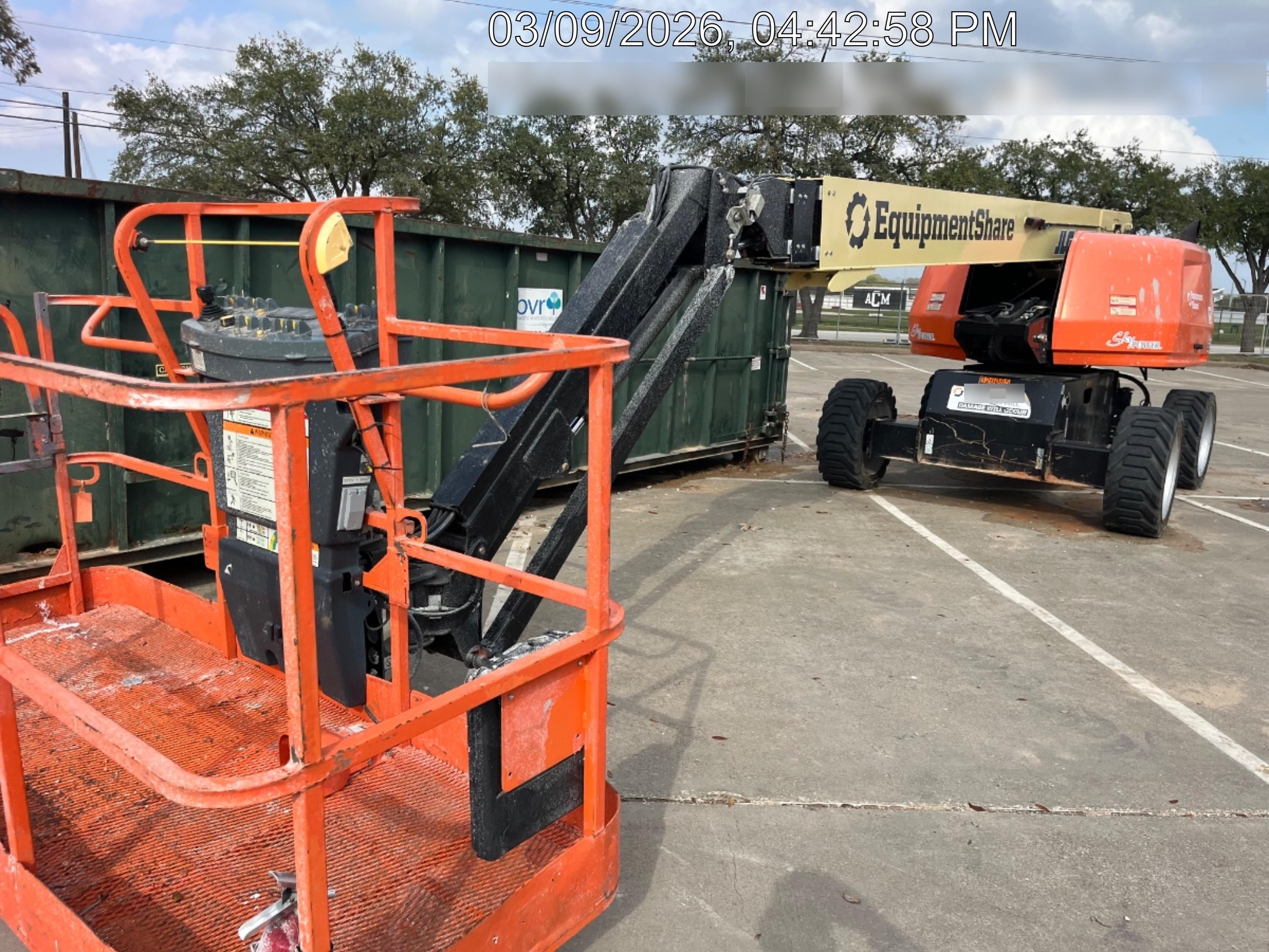 2023 JLG 660SJ