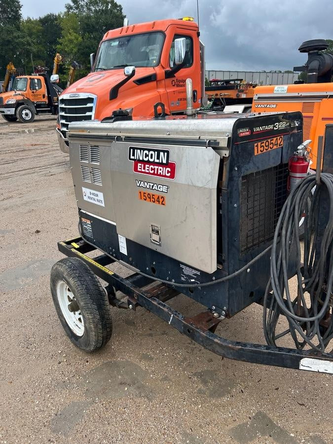 2021 Lincoln Electric Vantage 322 Vantage 322 Ready Pak 3 w/ Decals, ORANGE (includes trailer, cable rack, fender light kit) NO Telematics