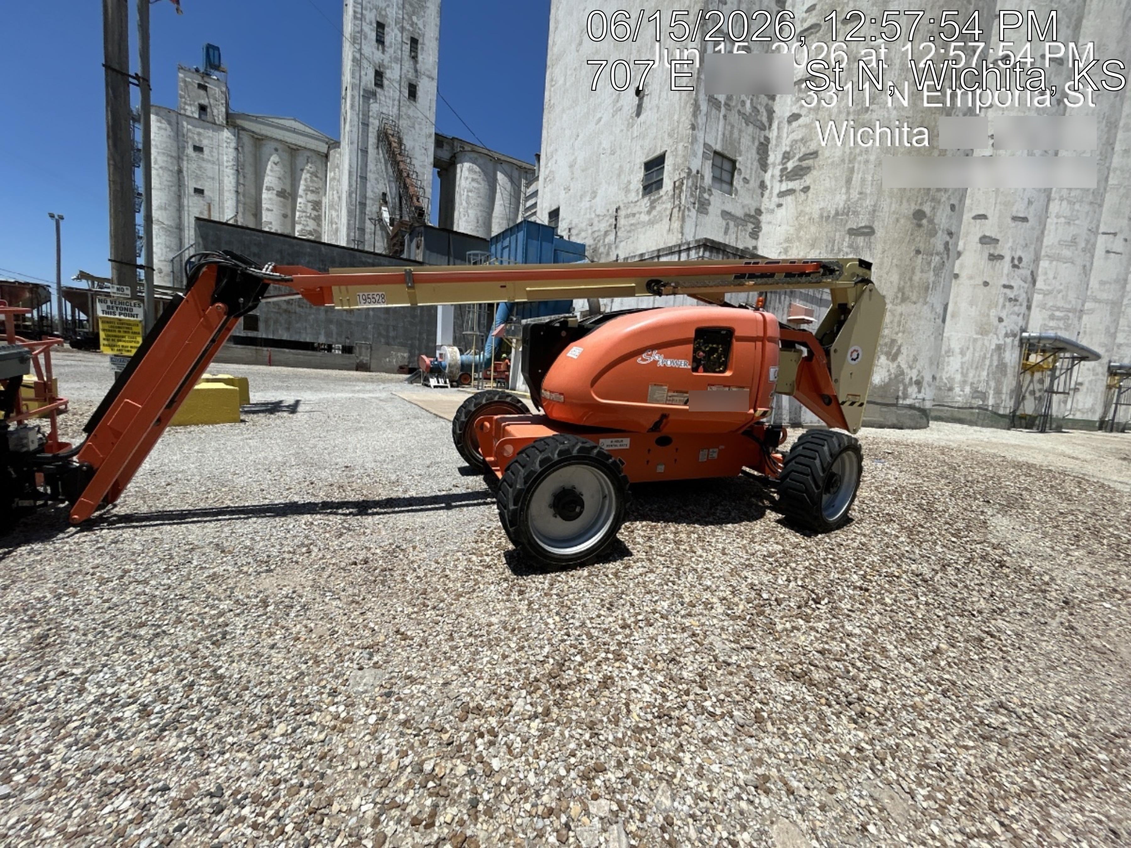 2021 JLG 600AJ