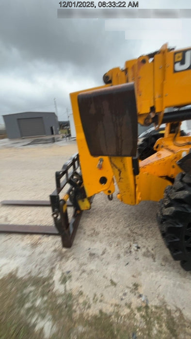 2019 JCB 512-56 109 HP w/CAB/HVAC, Beacon, Aux Hydraulics, Worklights, Solid Tires w/60" Carriage/Forks