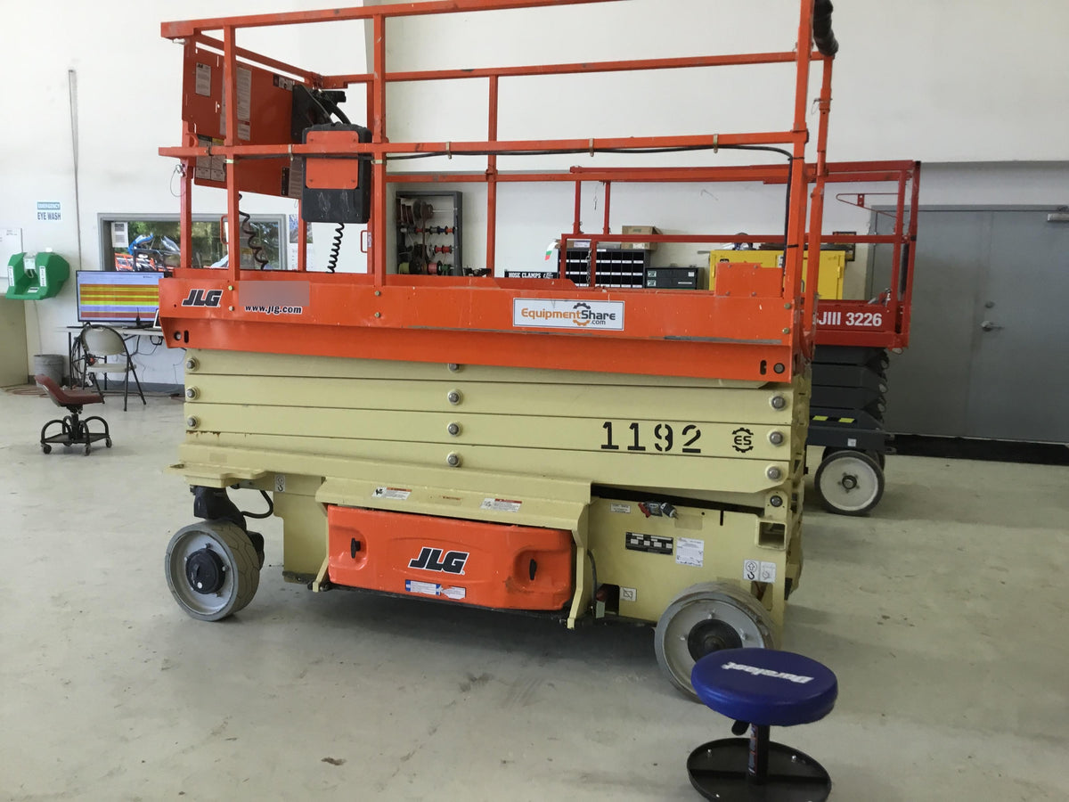 2016 JLG 3246ES