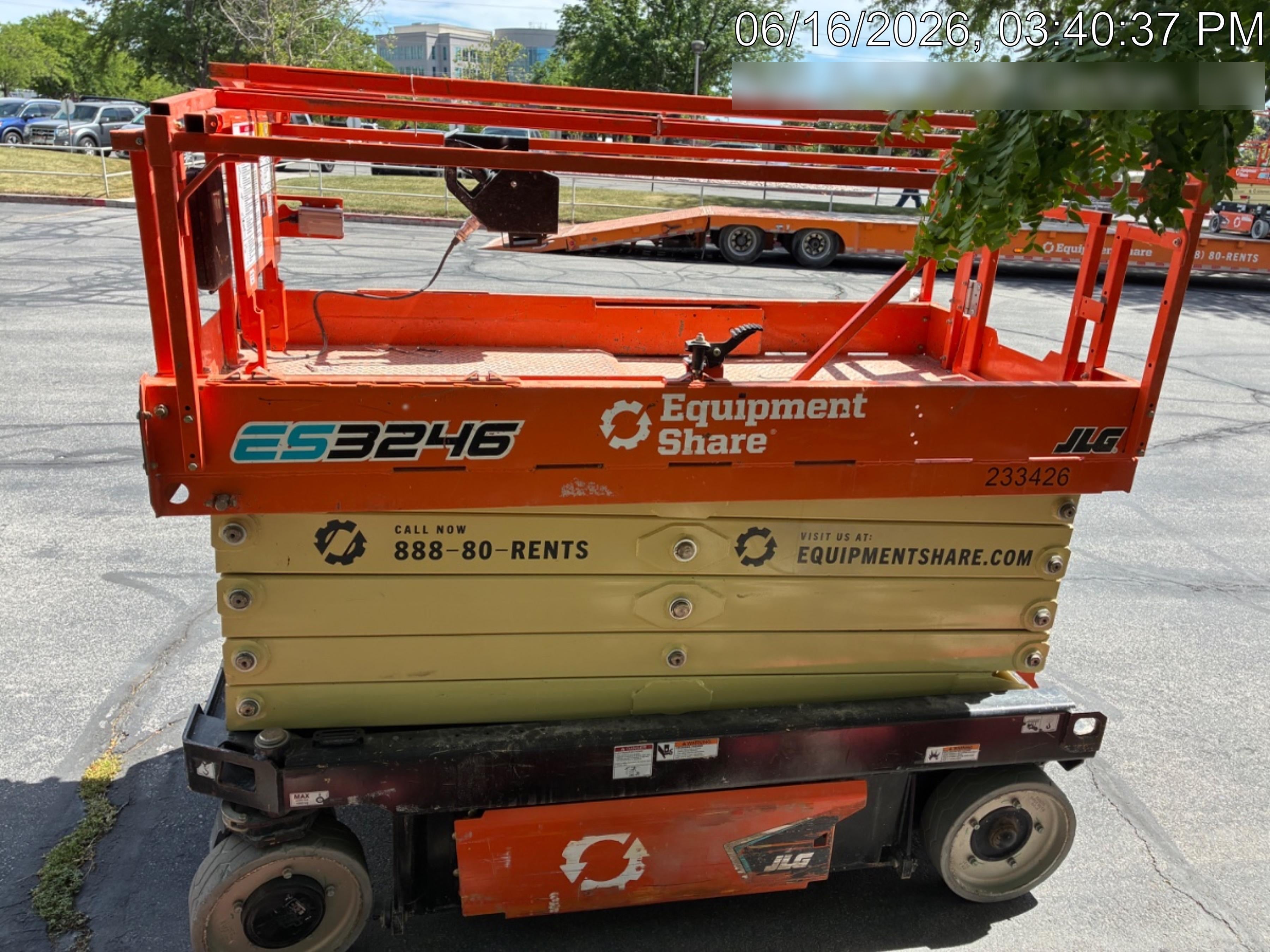 2022 JLG ES3246