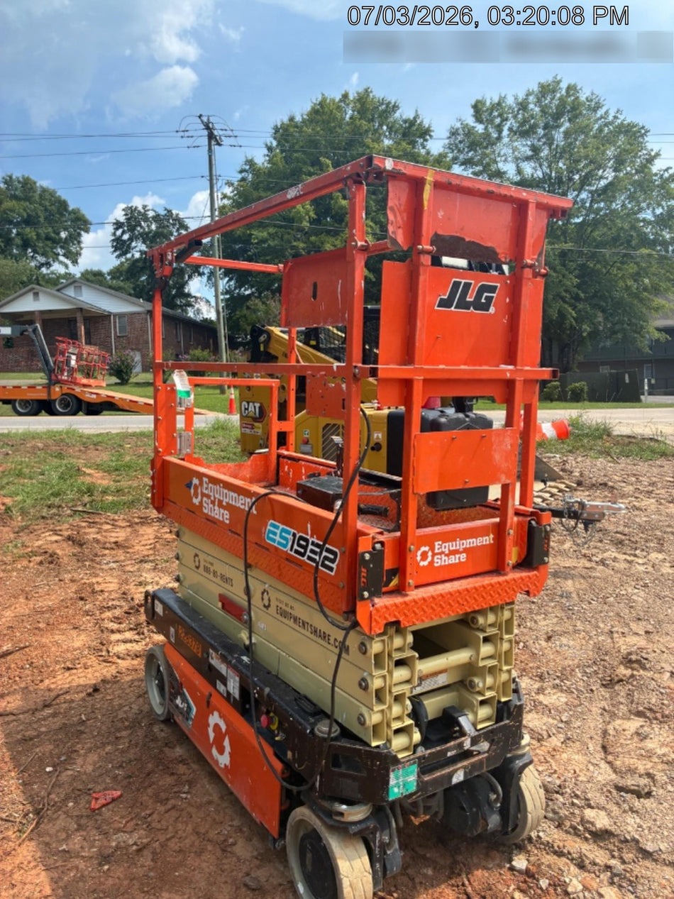 2022 JLG ES1932