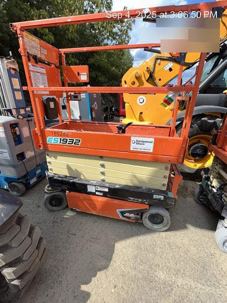 2021 JLG ES1932