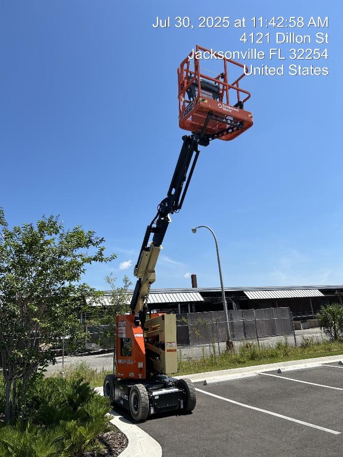 2025 JLG E300AJP