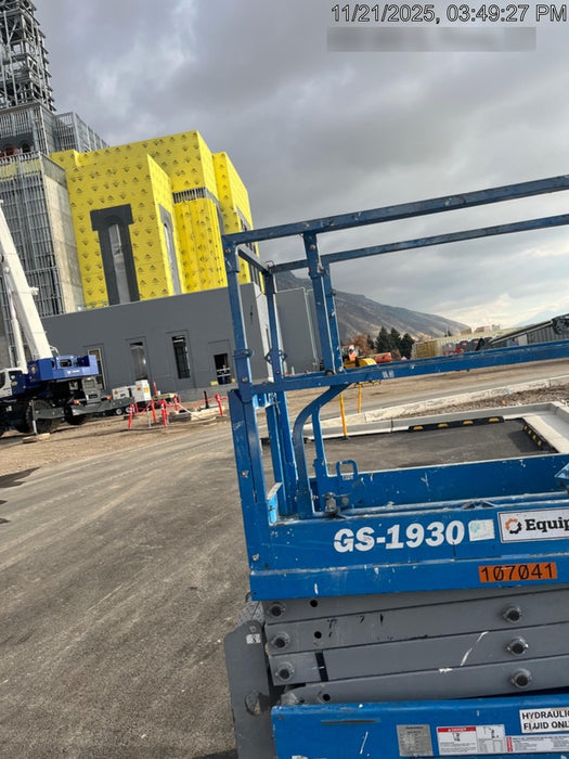 2020 Genie GS-1930 Solid Non Marking Tires, Beacon, Folding rails with half height swing gate, 800W Inverter