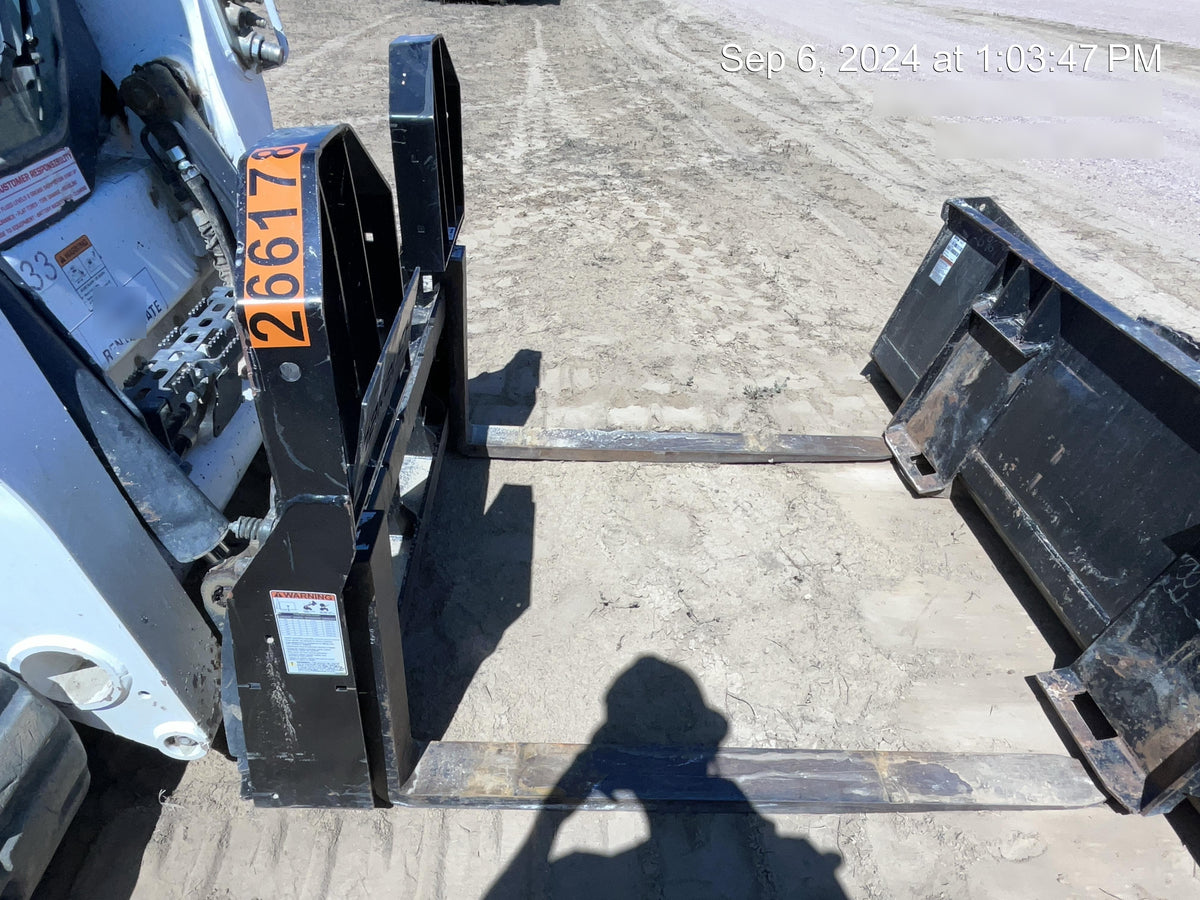 2022 TAKEUCHI 48" Pallet Forks - Takeuchi